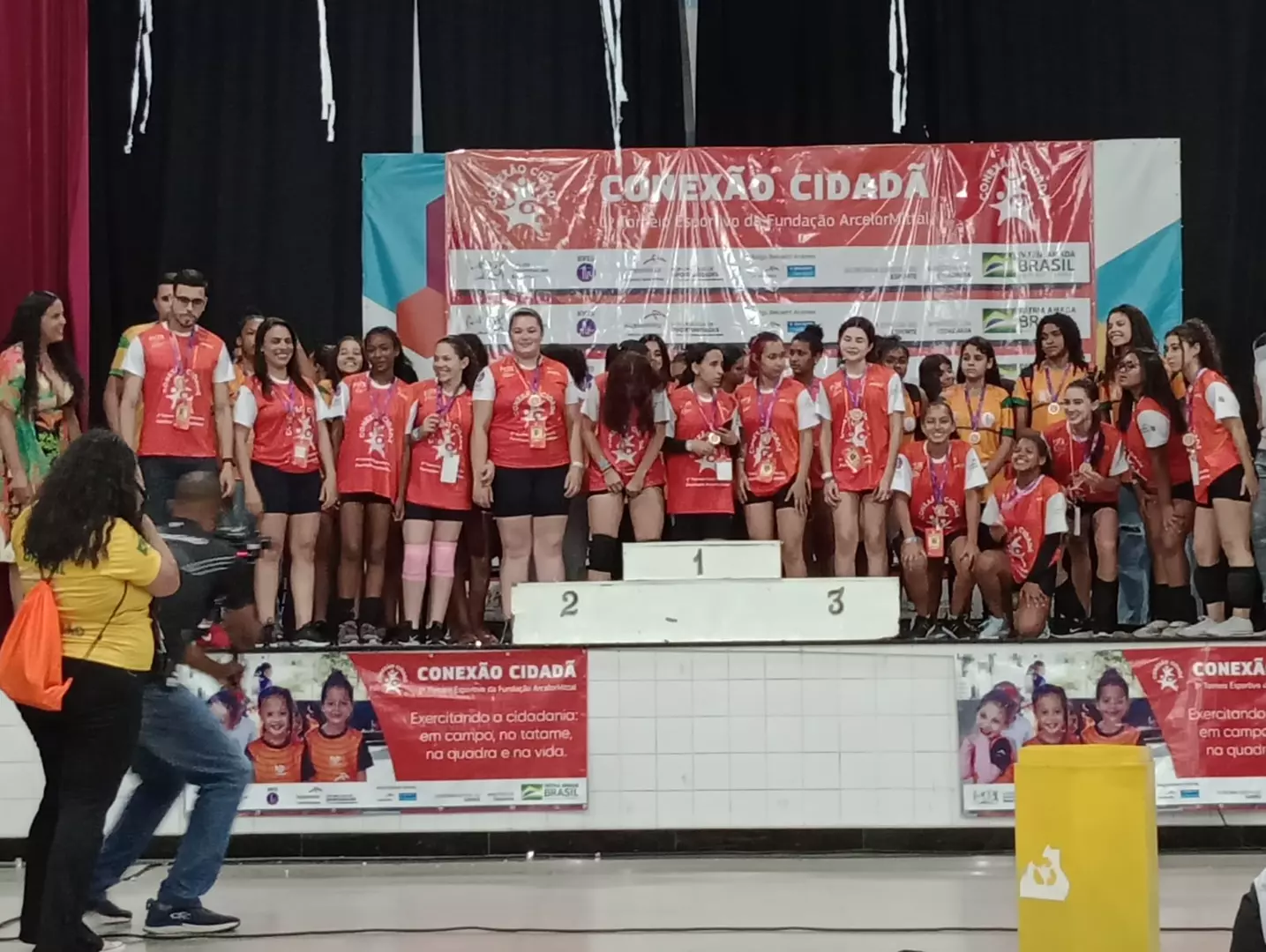 Time de vôlei do Projeto Cidadão Santos Dumont vence 1° Torneio Esportivo da Fundação ArcelorMittal - Conexão Cidadã